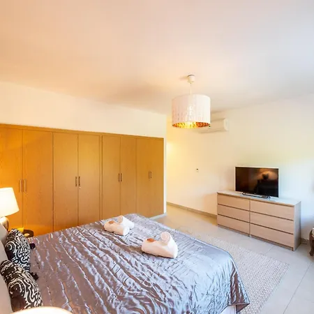 Villa In Algarve Near Vale De Centeanes Beach *